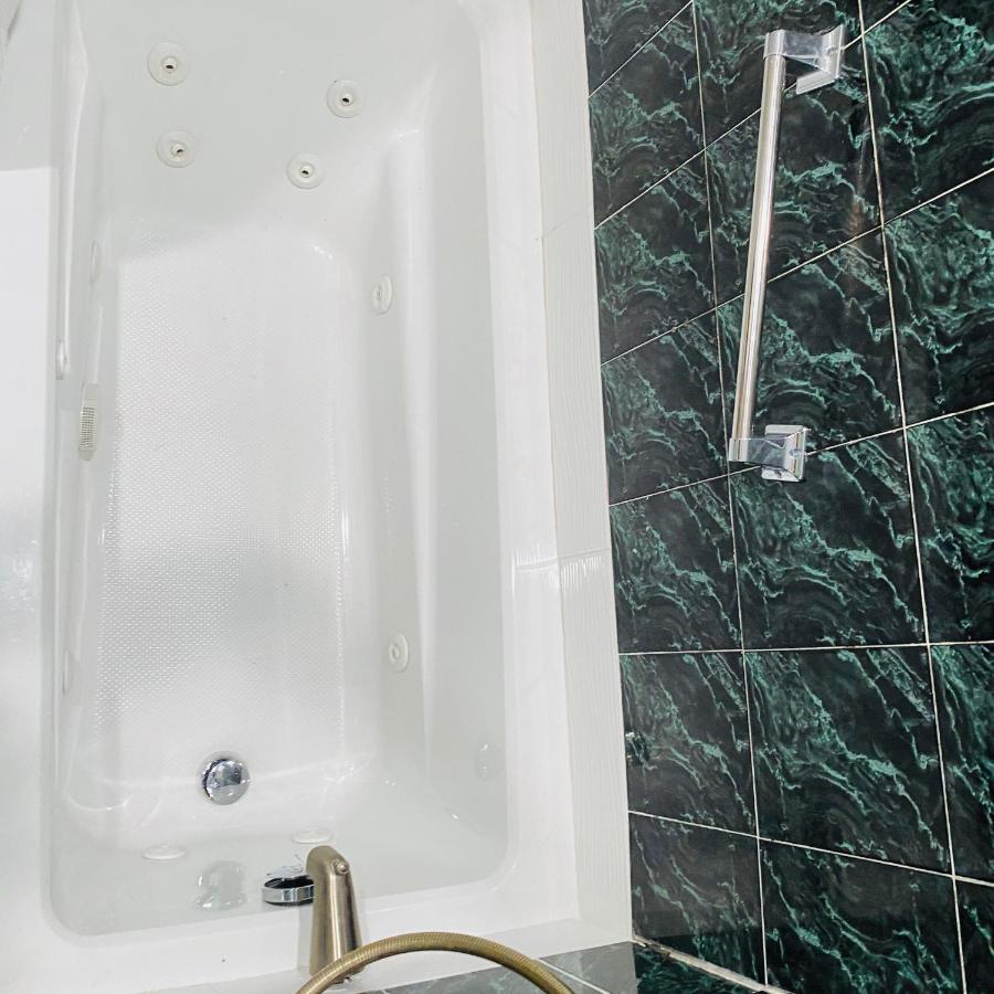 Room With Jacuzzi, Massage Seat, And Parking Space, The Best Choices!! North Bergen Εξωτερικό φωτογραφία